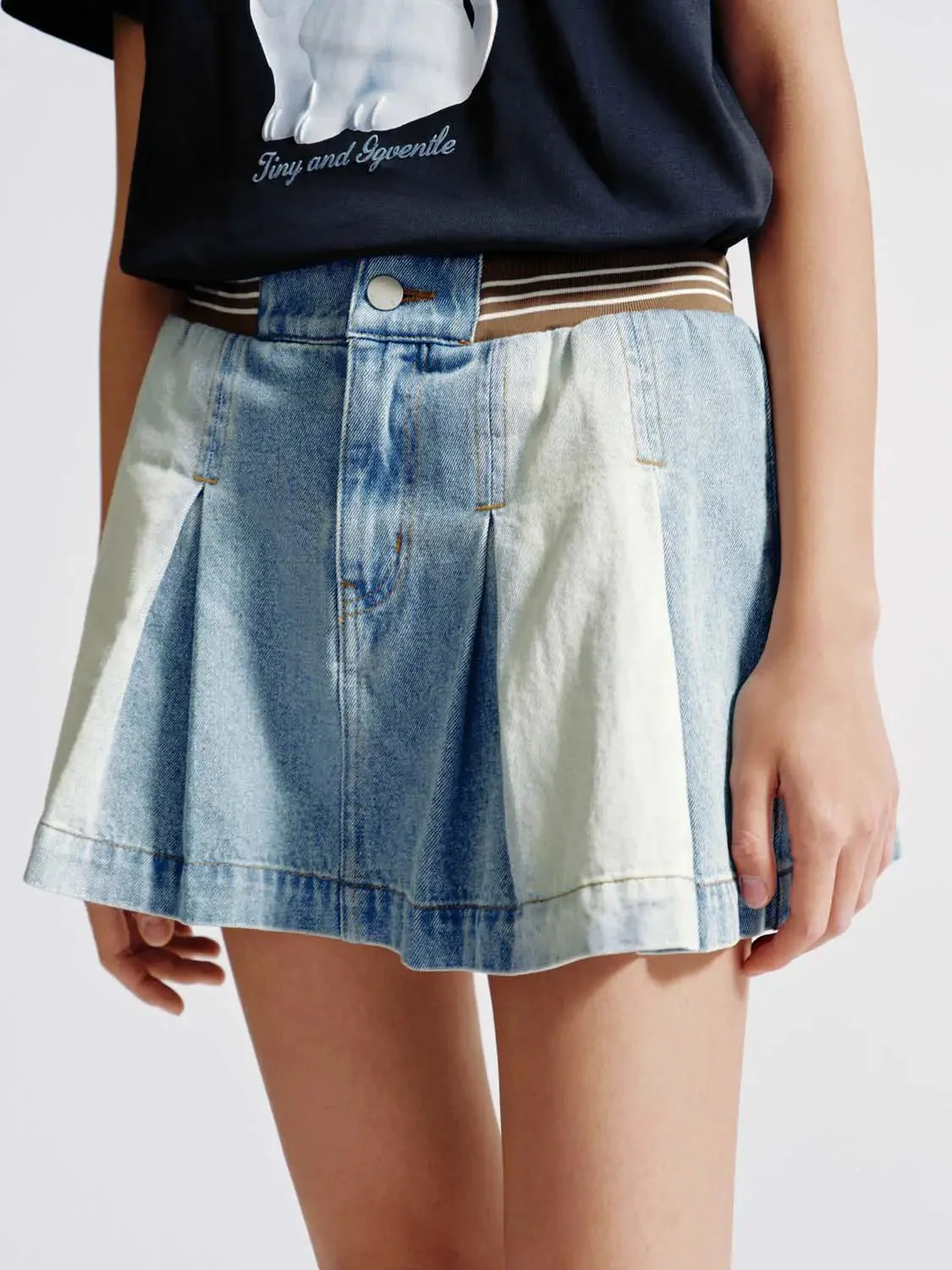 4486-contrast-hem-pleated-mini-denim-skirts-3.webp Contrast Hem Pleated Mini Denim Skirts