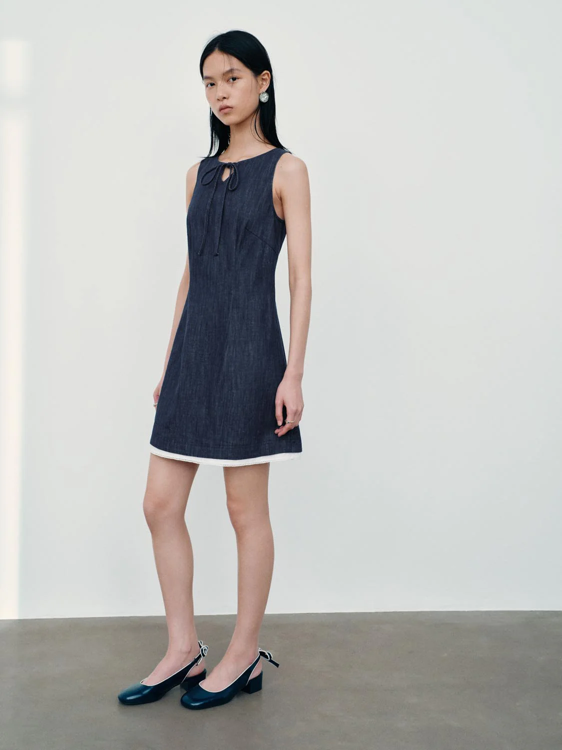 4500-tie-detail-sleeveless-denim-mini-dresses-5.webp Tie Detail Sleeveless Denim Mini Dresses