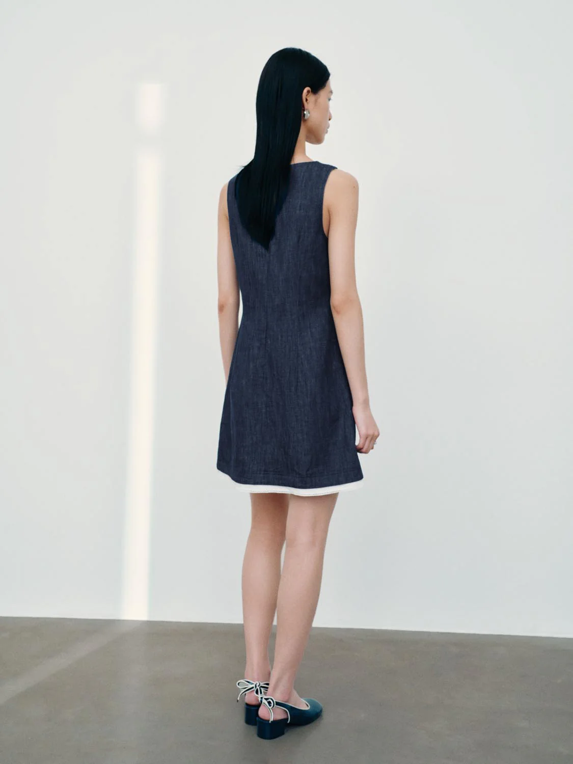 4500-tie-detail-sleeveless-denim-mini-dresses-6.webp Tie Detail Sleeveless Denim Mini Dresses