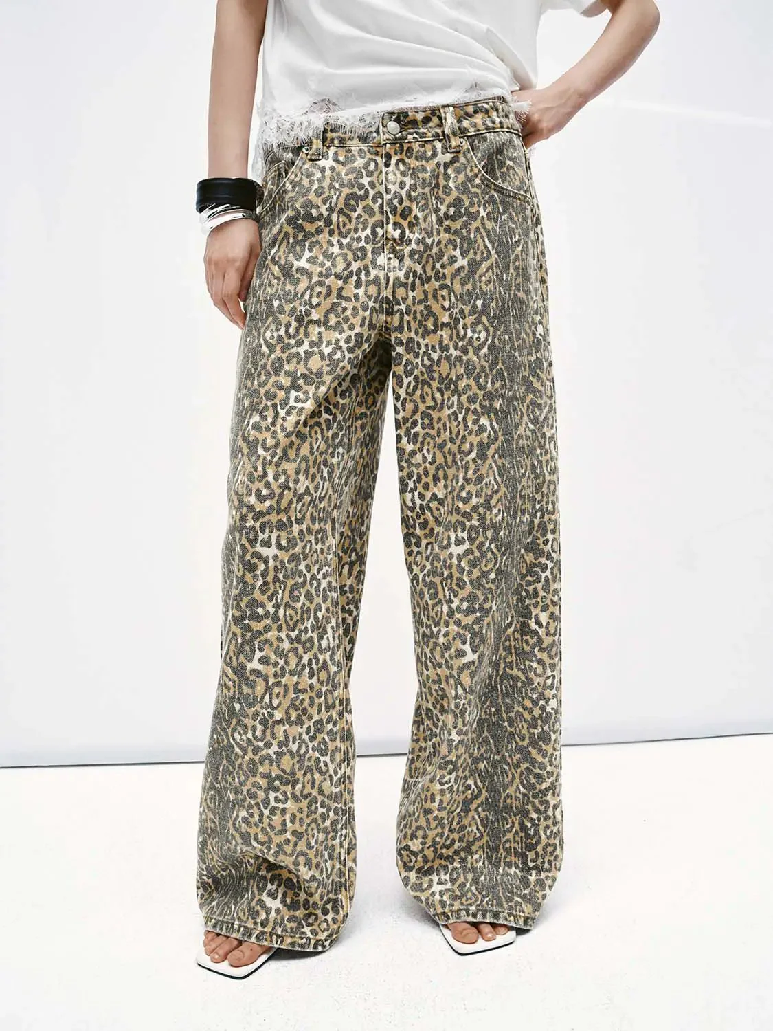 4513-leopard-print-wide-leg-jeans-3.webp Leopard Print Wide Leg Jeans