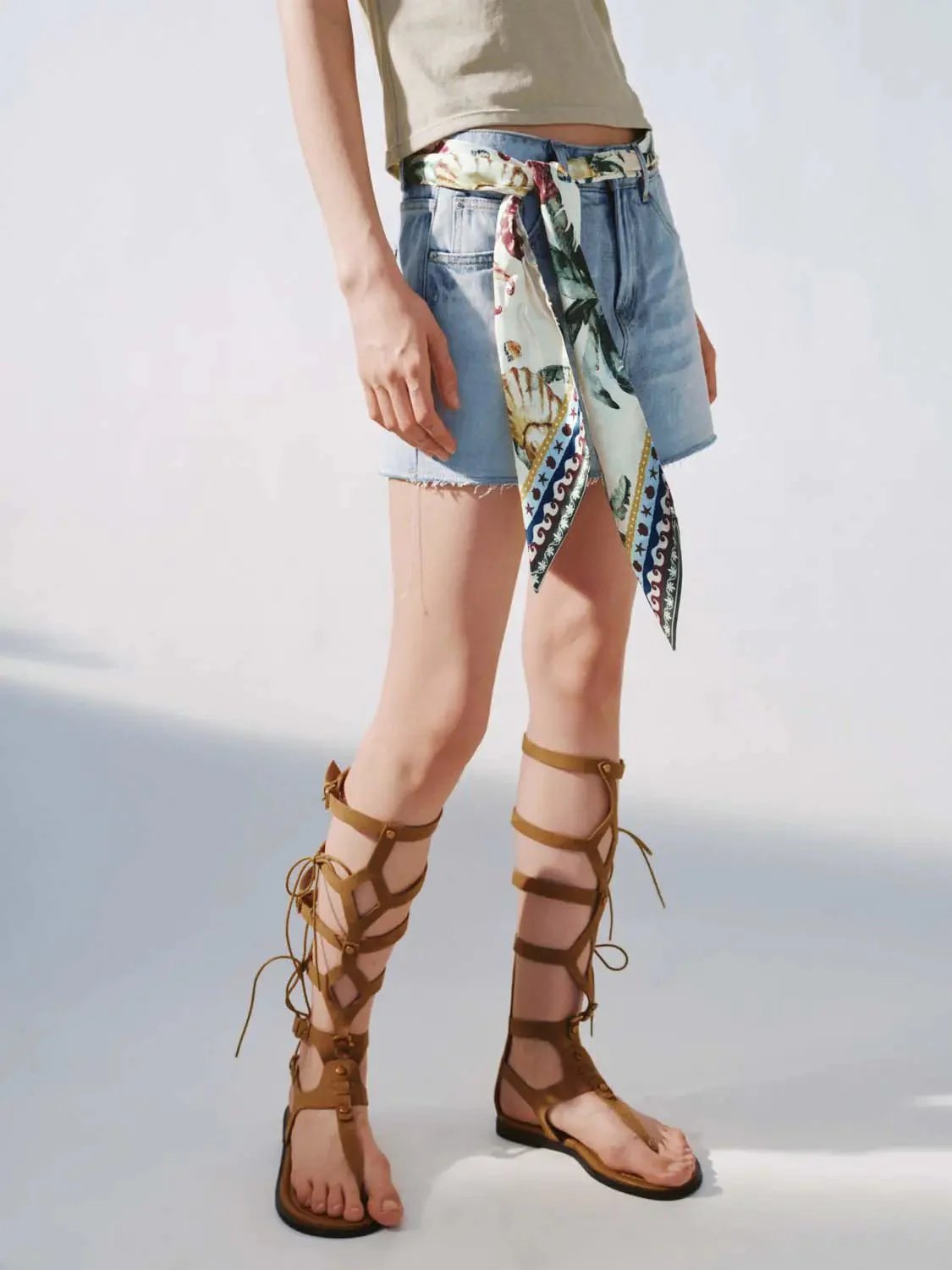 4527-raw-hem-denim-shorts-3.webp Raw Hem Denim Shorts