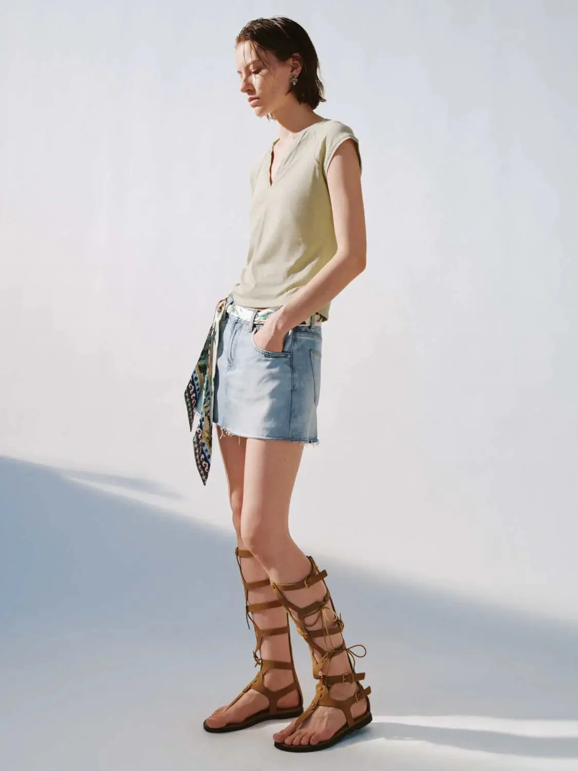4527-raw-hem-denim-shorts-4.webp Raw Hem Denim Shorts