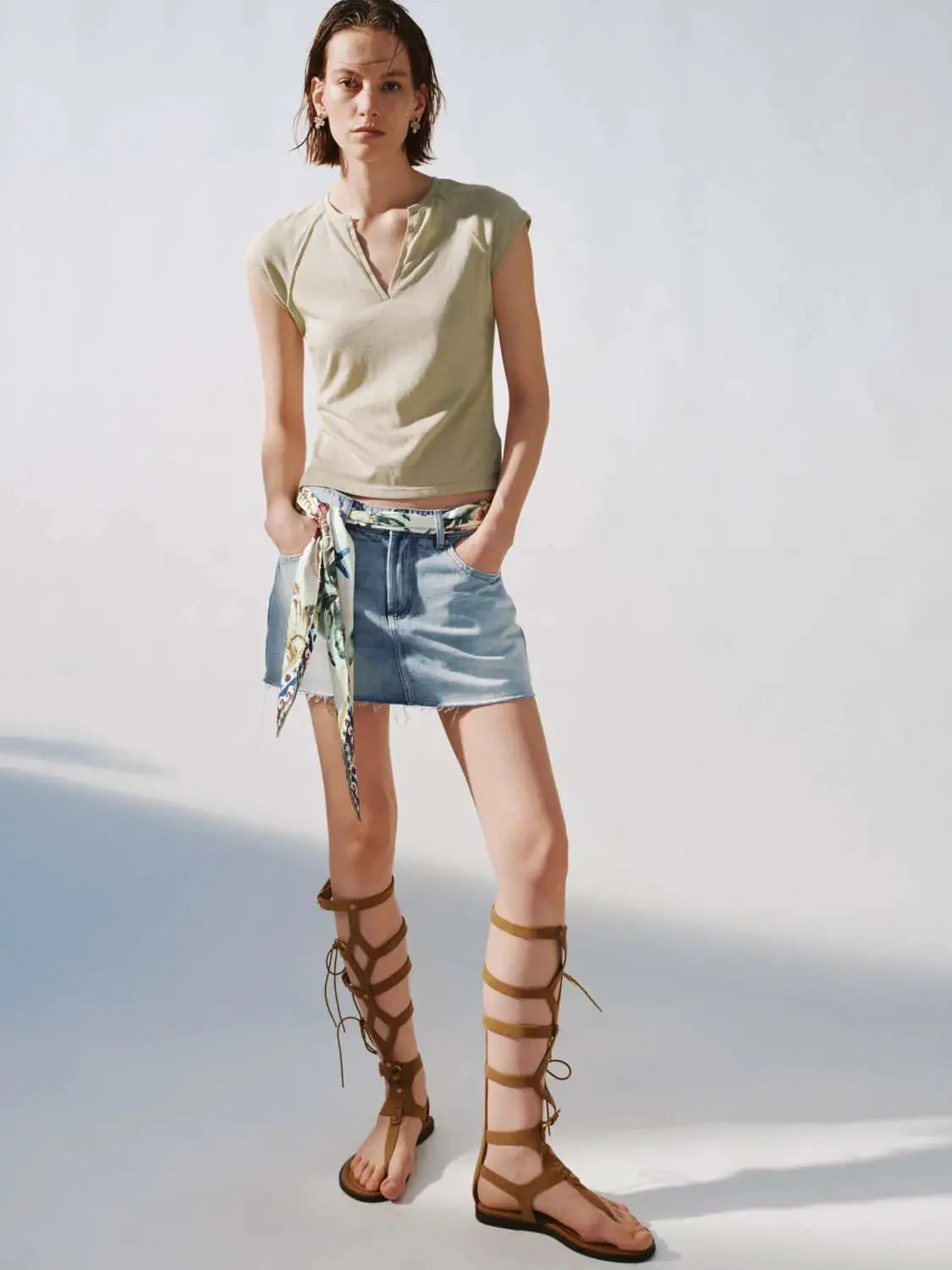 4527-raw-hem-denim-shorts-5.webp Raw Hem Denim Shorts