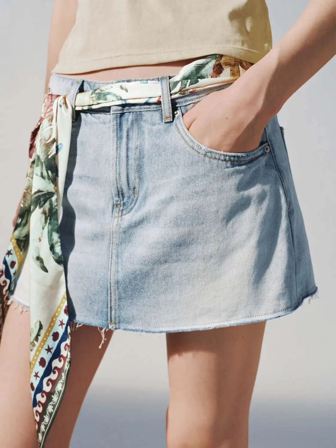4527-raw-hem-denim-shorts-7.webp Raw Hem Denim Shorts