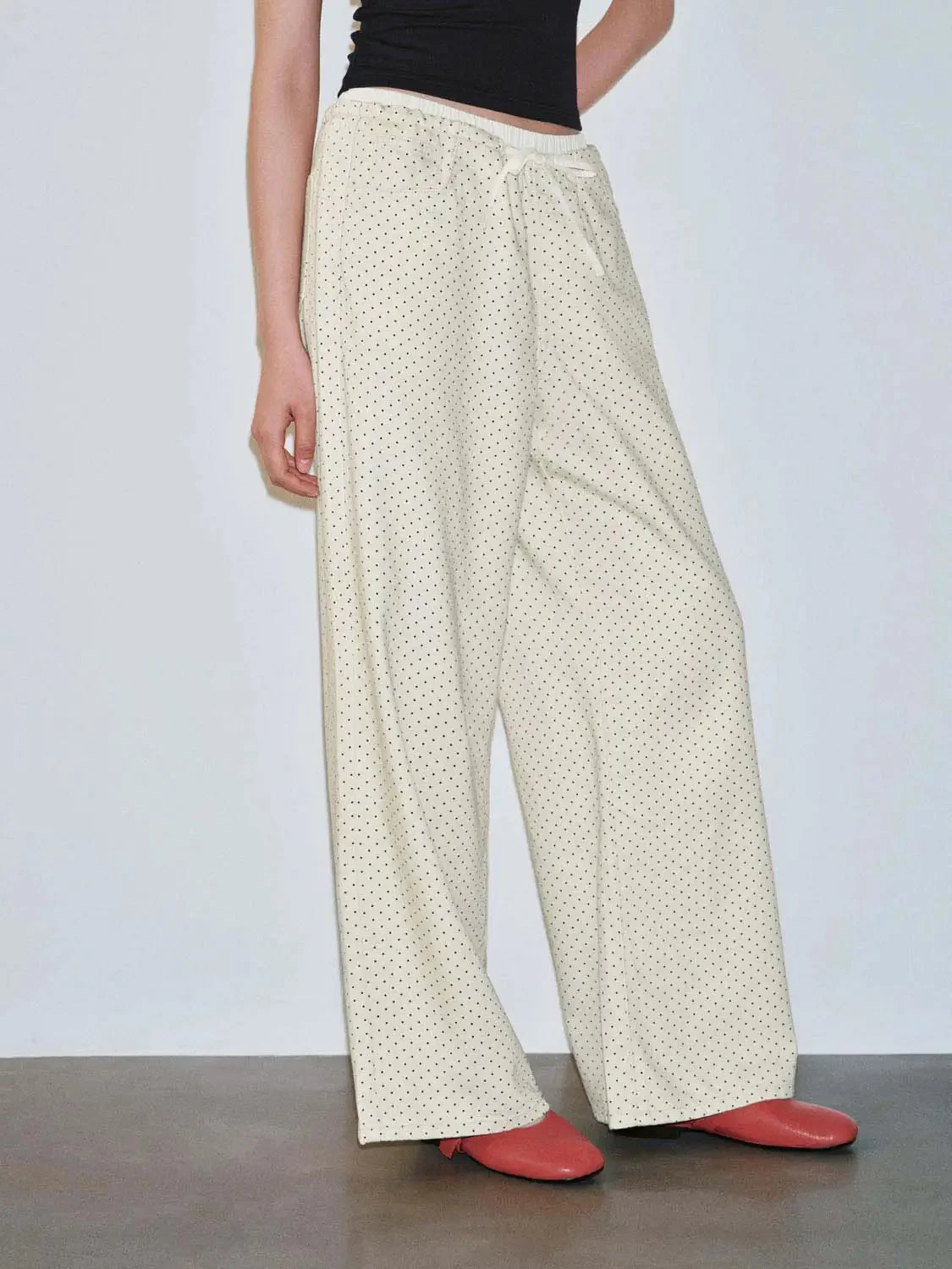 4541-drawstring-pull-on-polka-dotted-wide-leg-jeans-3.webp Drawstring Pull On Polka Dotted Wide Leg Jeans