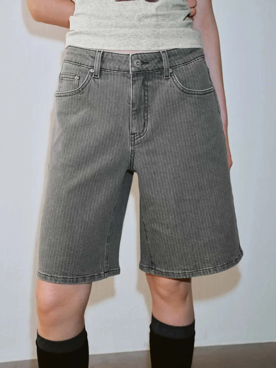 4555-knee-length-wide-leg-stretch-cotton-denim-shorts-7.webp Knee Length Wide Leg Stretch Cotton Denim Shorts