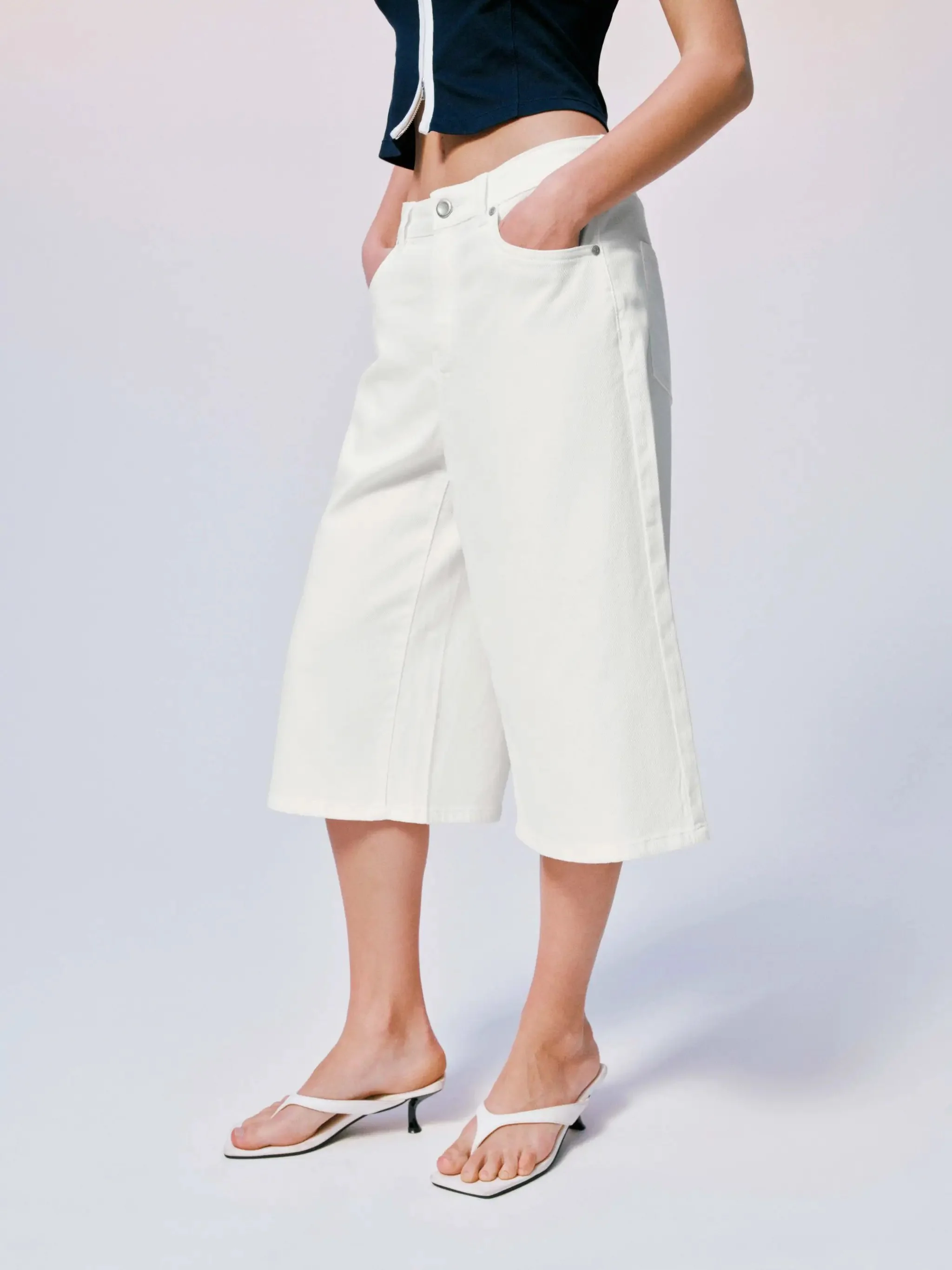 4569-cropped-wide-leg-jeans-3.webp Cropped Wide Leg Jeans