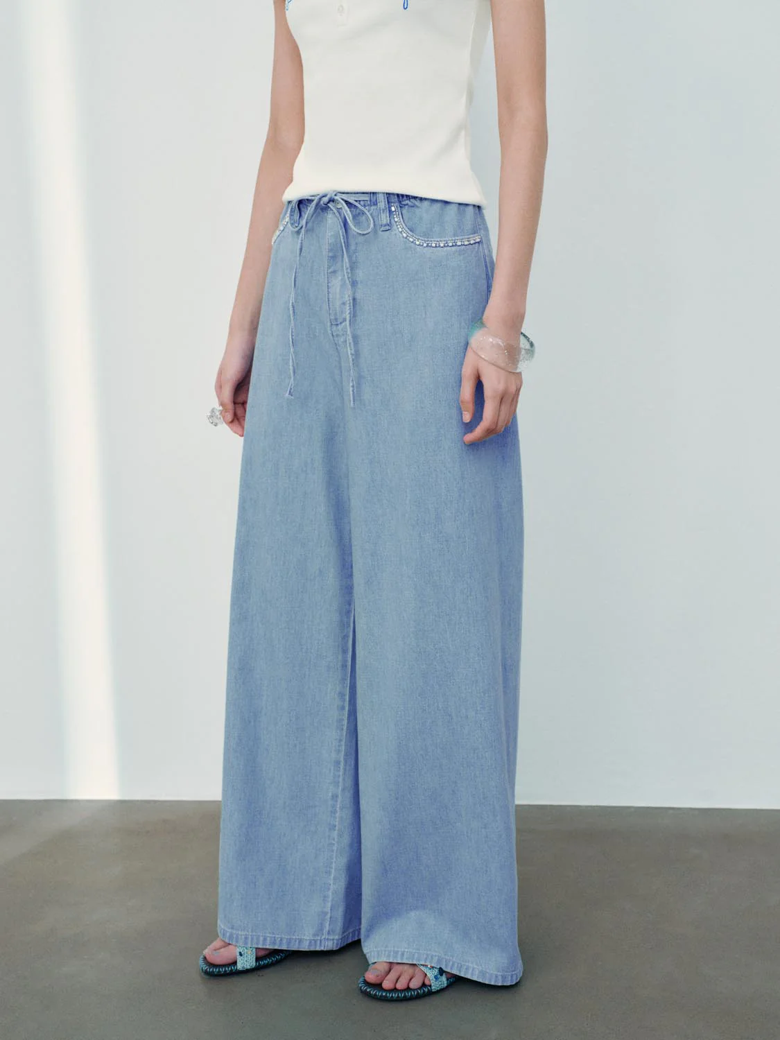 4596-drawstring-wide-leg-jeans-3.webp Drawstring Wide Leg Jeans