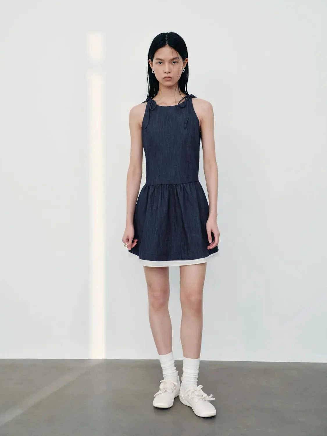 4664-denim-with-contrast-trim-sleeveless-dress-4.webp Denim With Contrast Trim Sleeveless Dress
