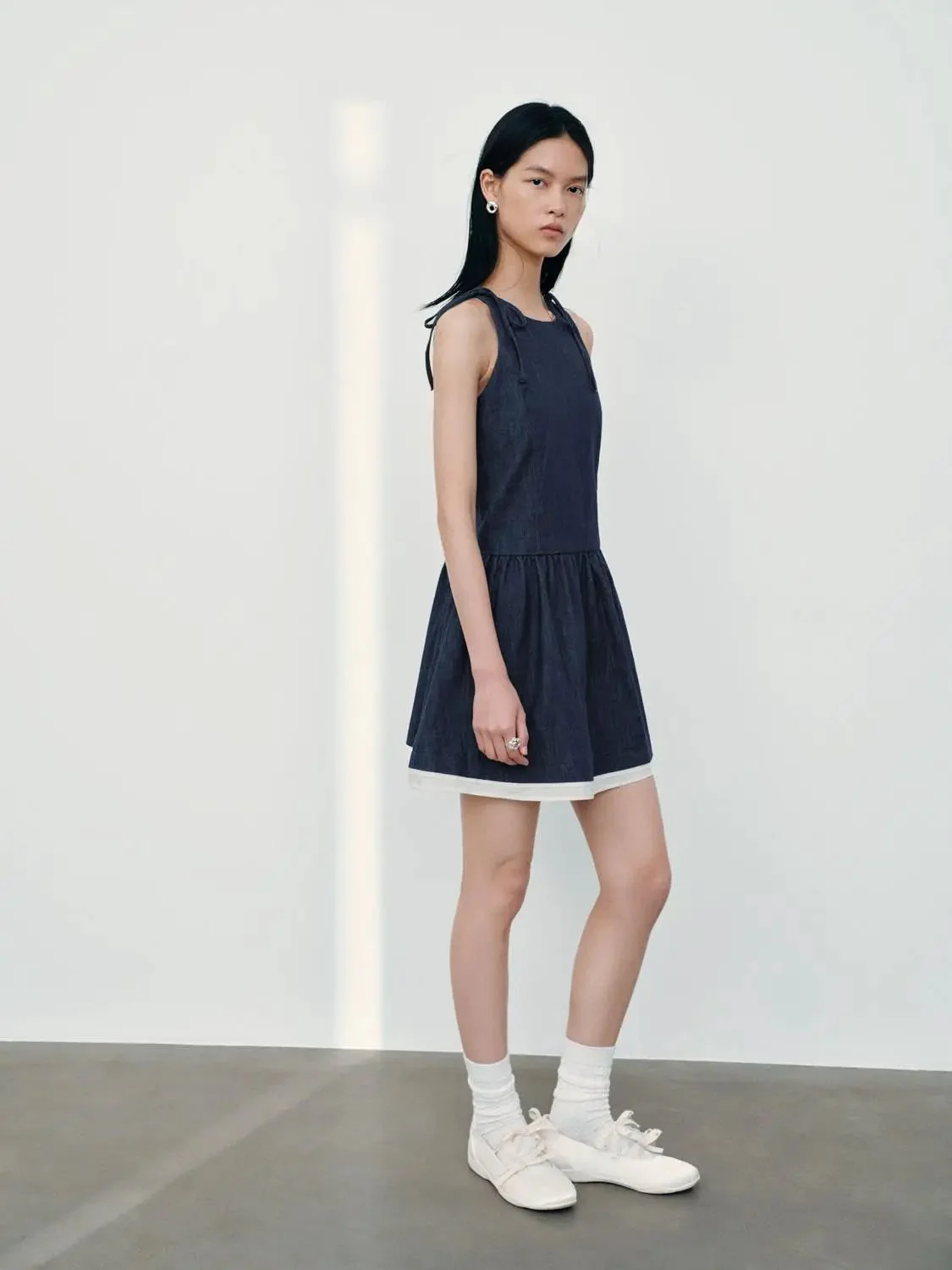 4664-denim-with-contrast-trim-sleeveless-dress-5.webp Denim With Contrast Trim Sleeveless Dress