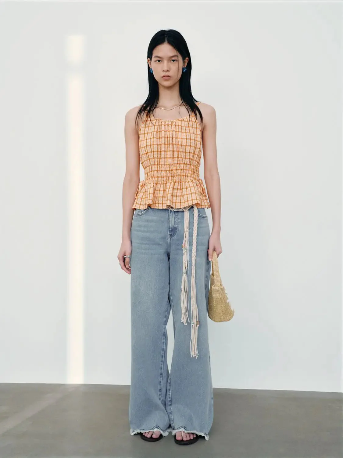 4670-cotton-wide-leg-raw-hem-high-rise-distressed-jeans-7.webp Cotton Wide Leg Raw Hem High Rise Distressed Jeans