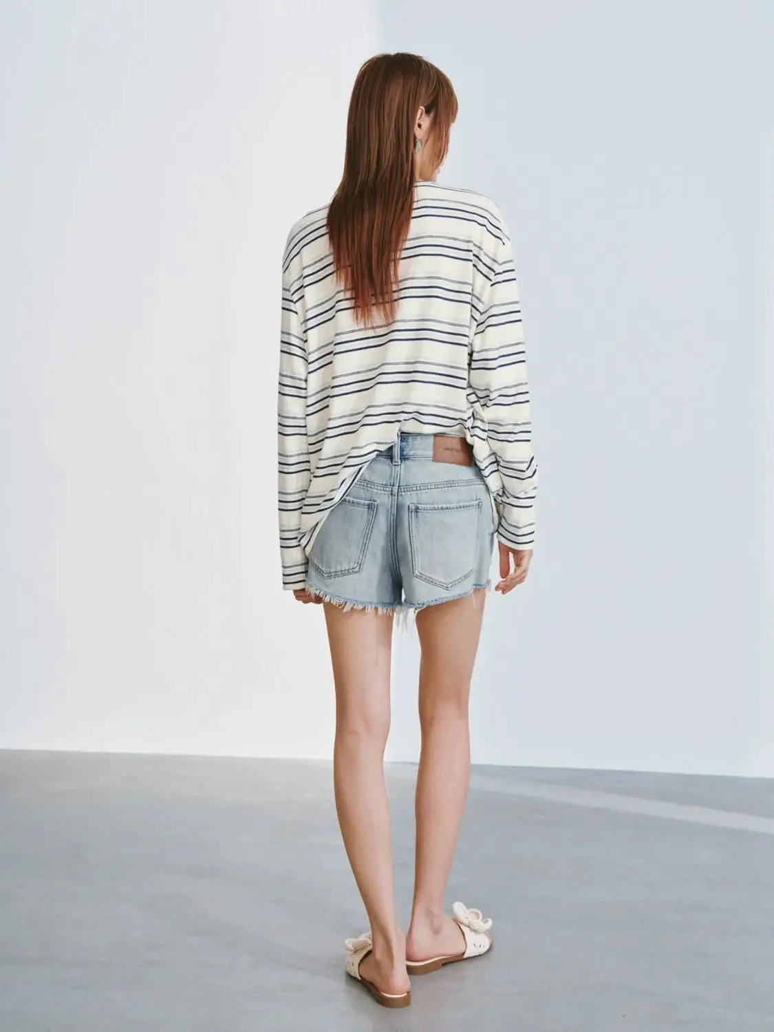 4724-cotton-denim-raw-hem-frayed-edge-distressed-shorts-4.webp Cotton Denim Raw Hem Frayed Edge Distressed Shorts