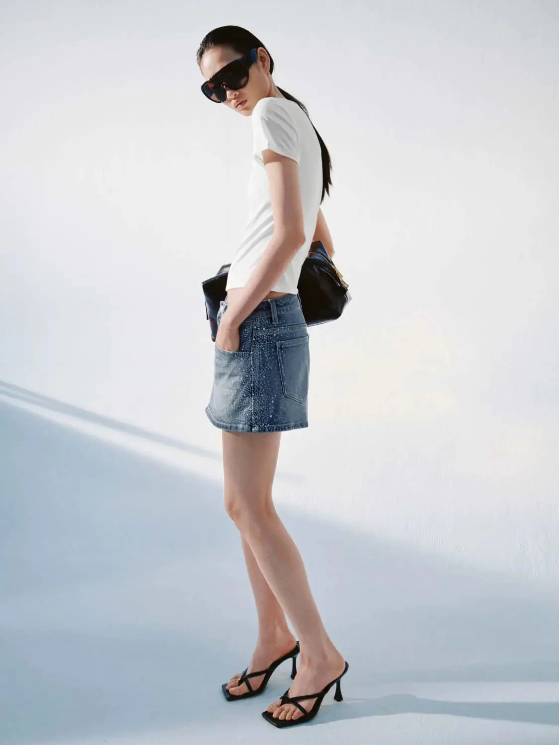 4752-urban-revivd-denim-rhinestone-detailing-mini-skirt-5.webp Urban Revivd Denim Rhinestone Detailing Mini Skirt