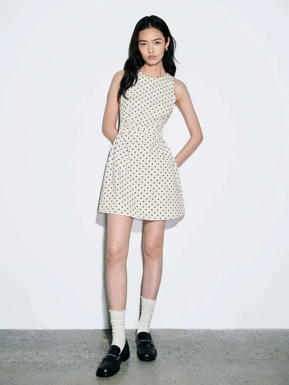 48-polka-dot-crew-neck-sleeveless-nipped-waist-a-line-midi-dresses-5.webp Polka Dot Crew Neck Sleeveless Nipped-Waist A-Line Midi Dresses
