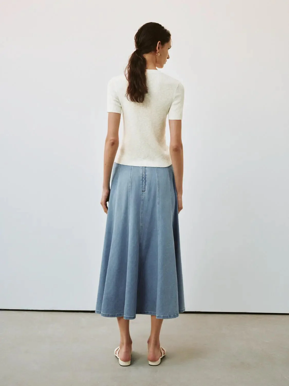 481-paneled-a-line-denim-skirts-with-belt-4.webp Paneled A Line Denim Skirts With Belt