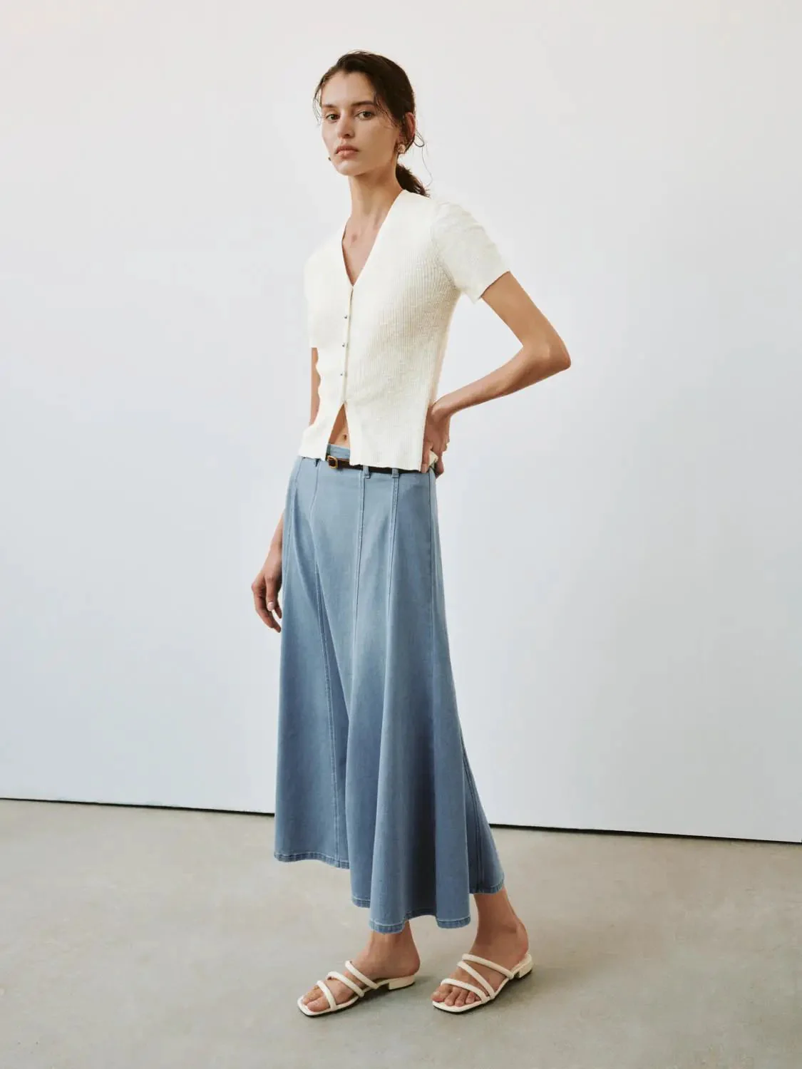 481-paneled-a-line-denim-skirts-with-belt-6.webp Paneled A Line Denim Skirts With Belt