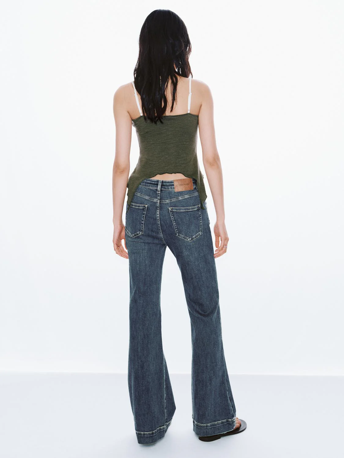 4851-cotton-blend-flare-with-subtle-stretch-jeans-4.webp Cotton Blend Flare With Subtle Stretch Jeans