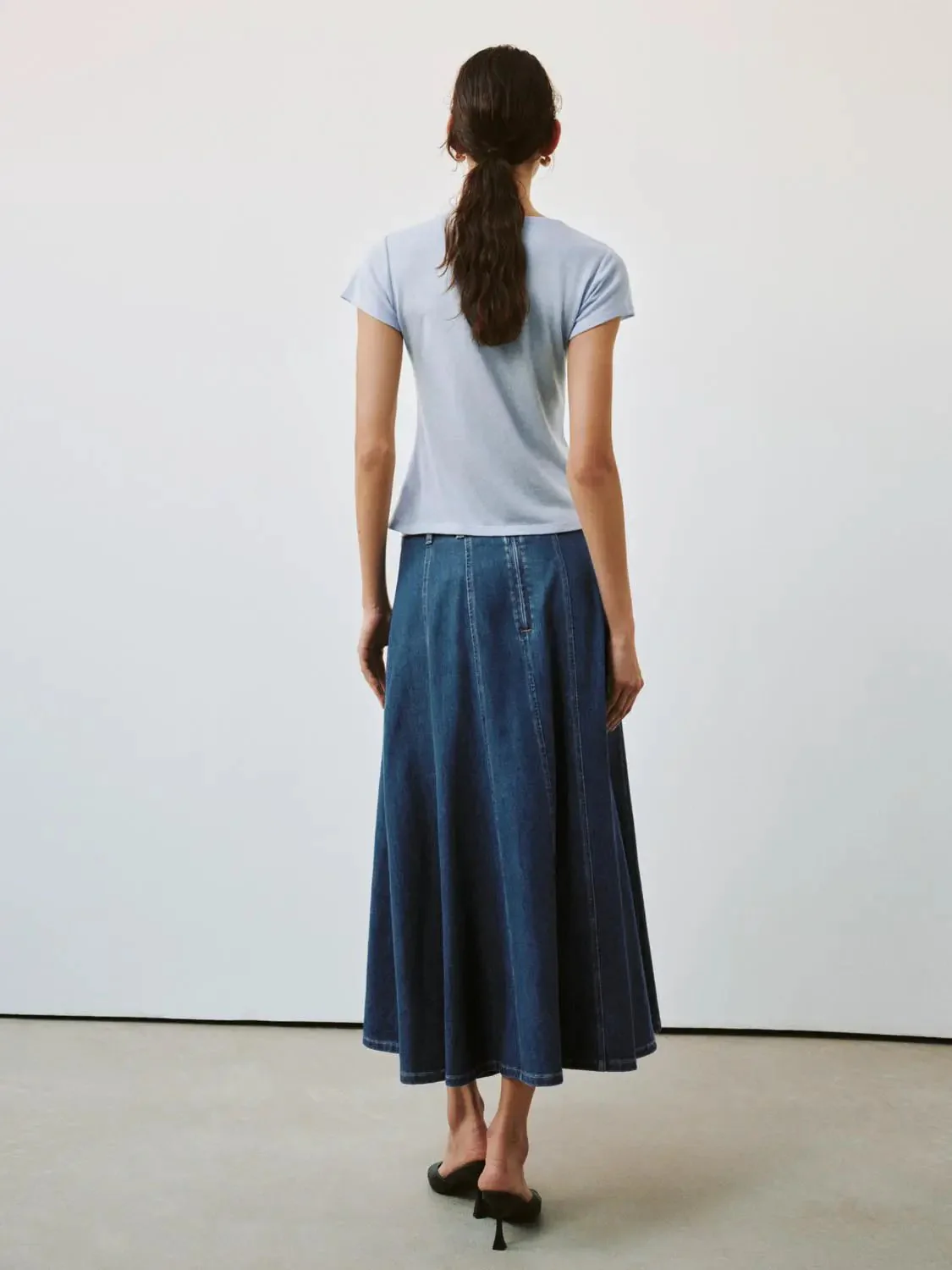 488-paneled-aline-denim-maxi-belted-stretch-skirt-4.webp Paneled Aline Denim Maxi Belted Stretch Skirt