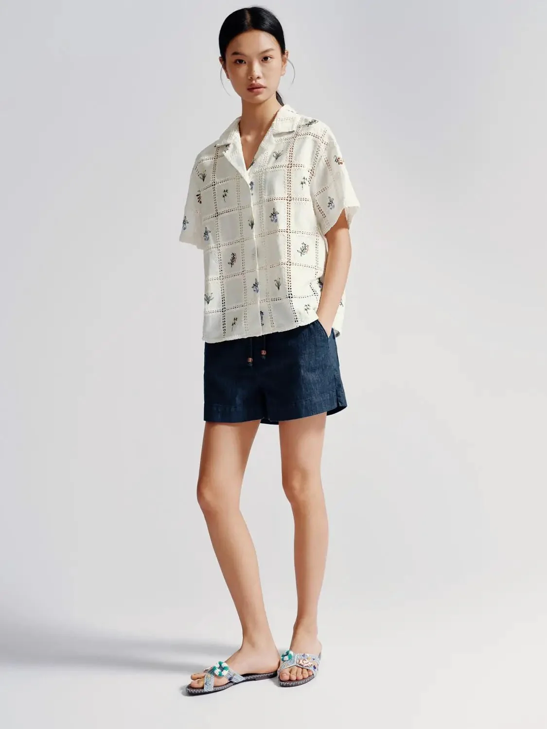 4900-drawstring-pull-on-denim-shorts-with-slight-stretch-1.webp Drawstring Pull On Denim Shorts With Slight Stretch
