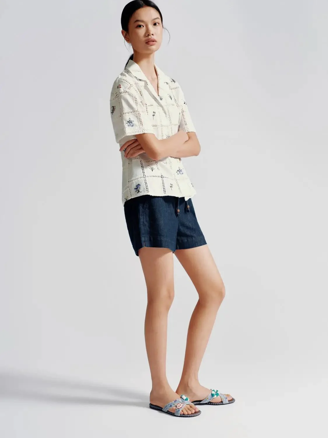 4900-drawstring-pull-on-denim-shorts-with-slight-stretch-2.webp Drawstring Pull On Denim Shorts With Slight Stretch