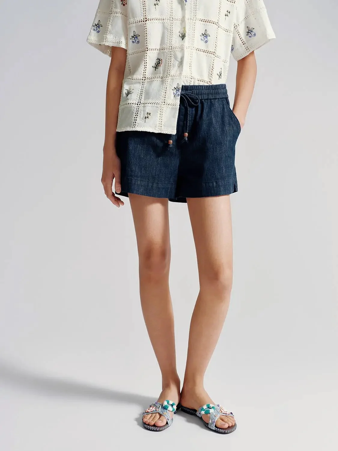 4900-drawstring-pull-on-denim-shorts-with-slight-stretch-4.webp Drawstring Pull On Denim Shorts With Slight Stretch