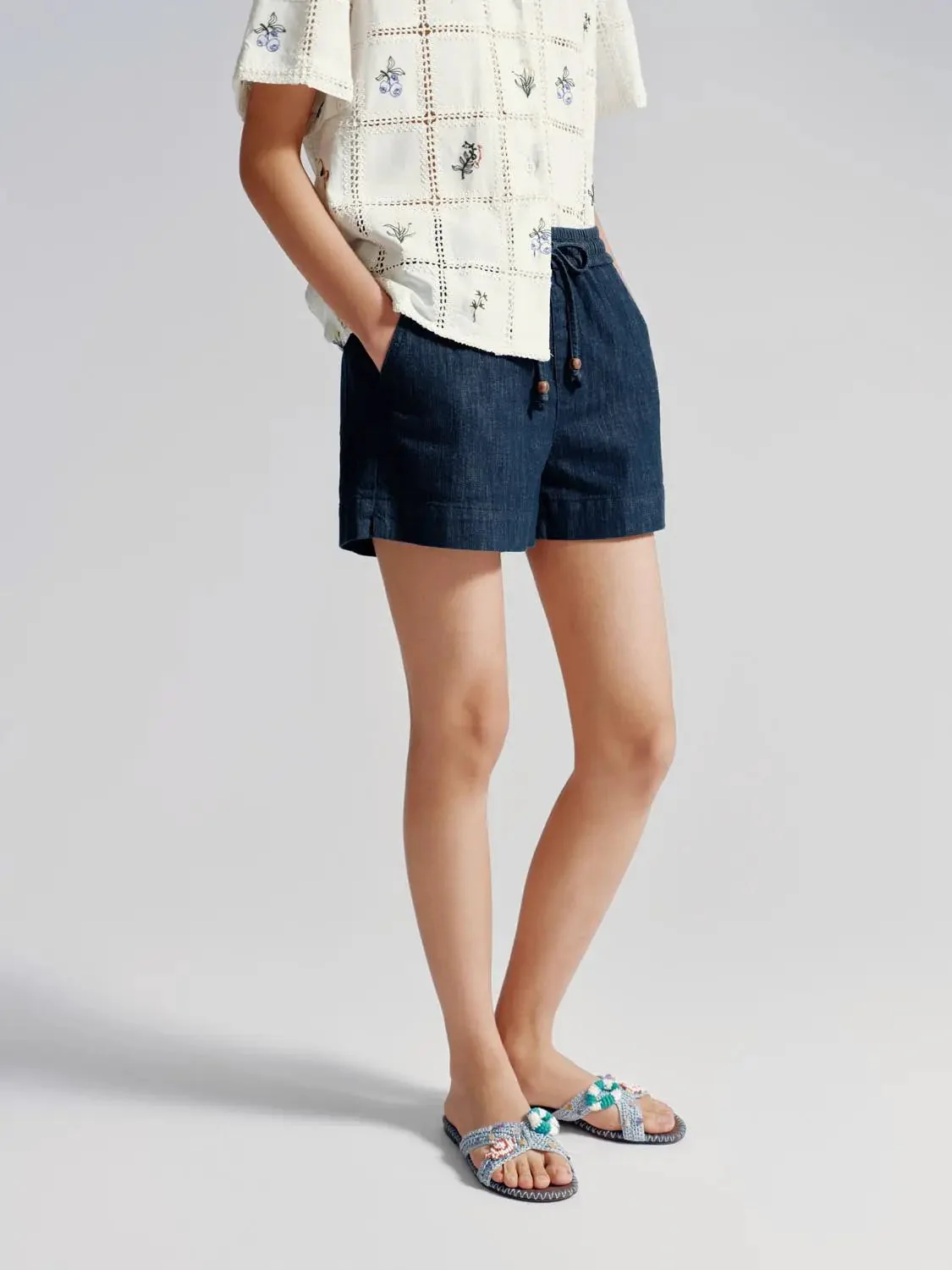 4900-drawstring-pull-on-denim-shorts-with-slight-stretch-5.webp Drawstring Pull On Denim Shorts With Slight Stretch