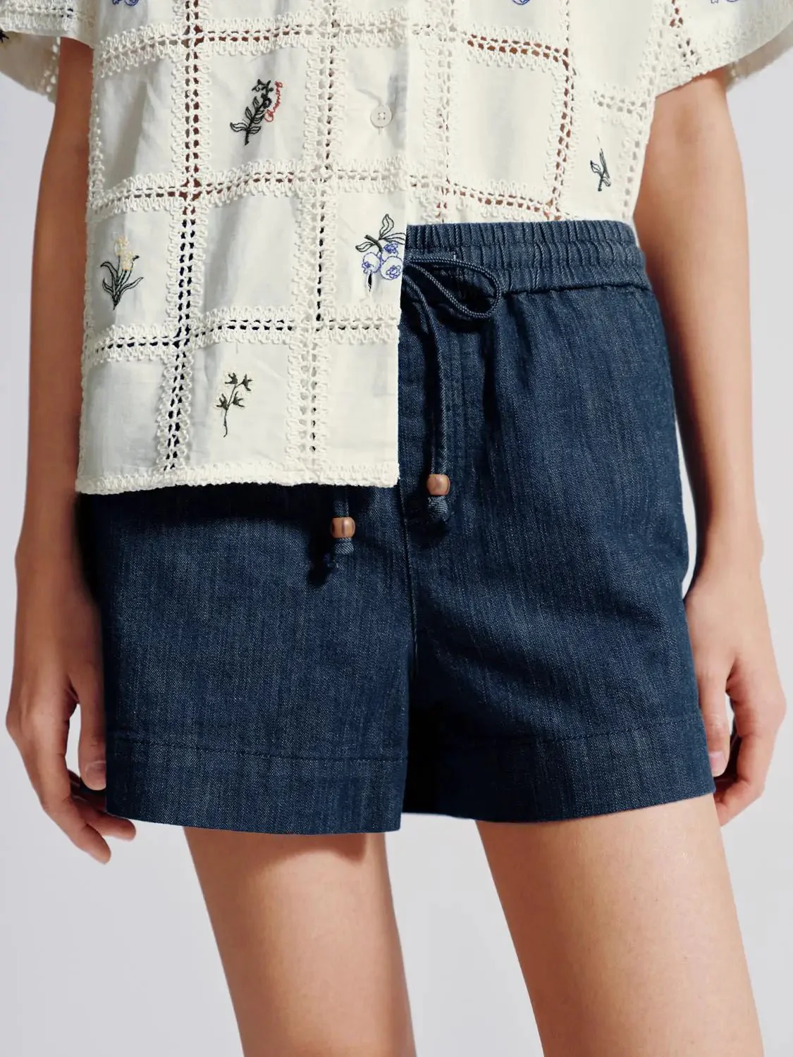4900-drawstring-pull-on-denim-shorts-with-slight-stretch-6.webp Drawstring Pull On Denim Shorts With Slight Stretch