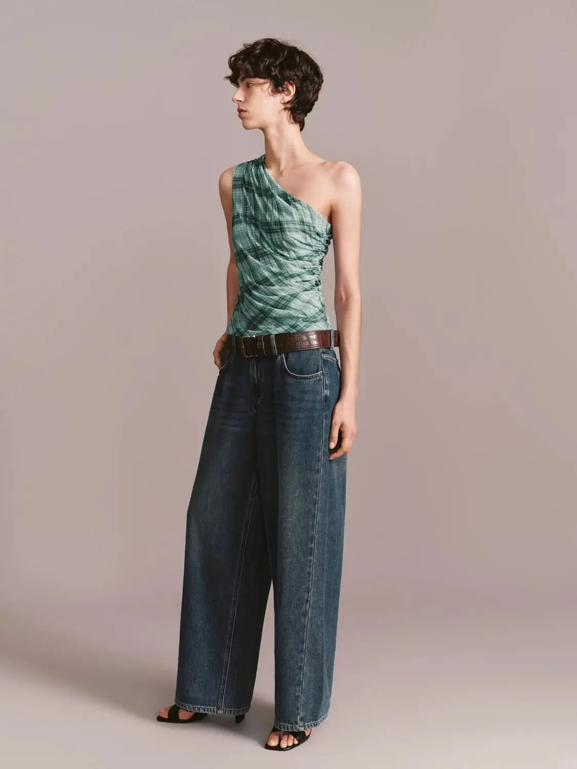 4920-belted-wide-leg-jeans-with-classic-belt-loop-detail-6.webp Belted Wide Leg Jeans With Classic Belt Loop Detail