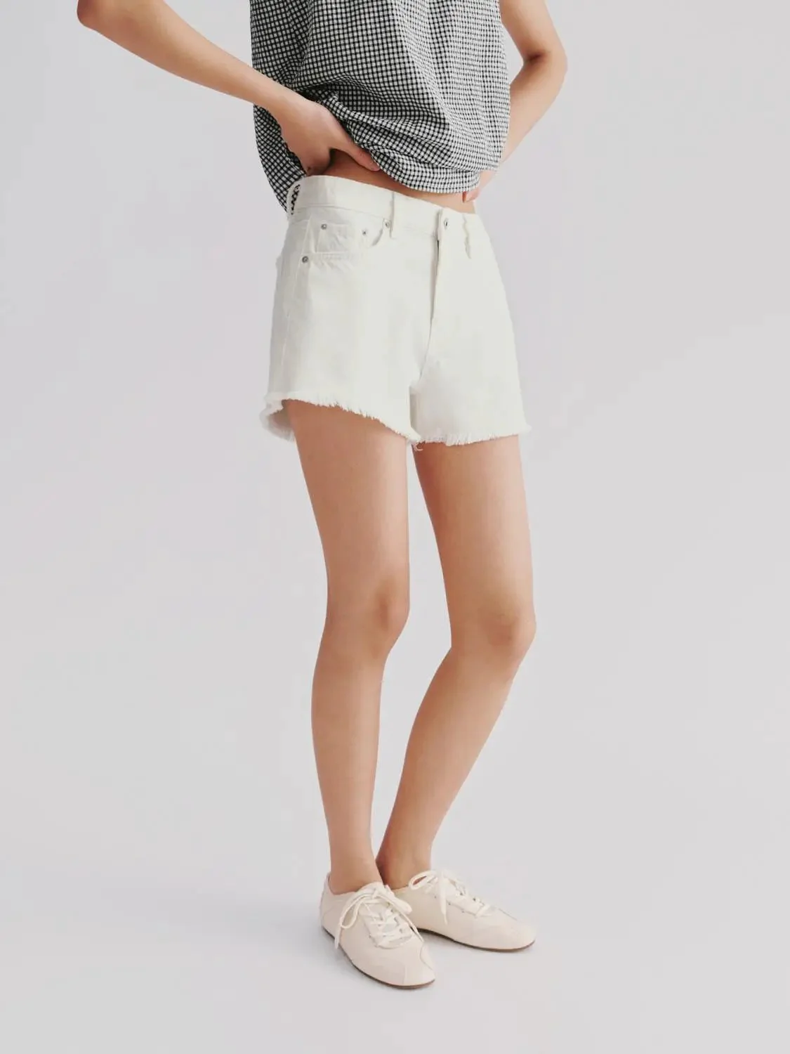 4927-raw-hem-denim-shorts-with-slight-stretch-for-comfortable-fit-3.webp Raw Hem Denim Shorts With Slight Stretch For Comfortable Fit