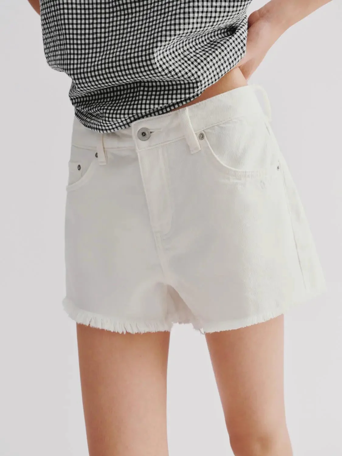 4927-raw-hem-denim-shorts-with-slight-stretch-for-comfortable-fit-5.webp Raw Hem Denim Shorts With Slight Stretch For Comfortable Fit