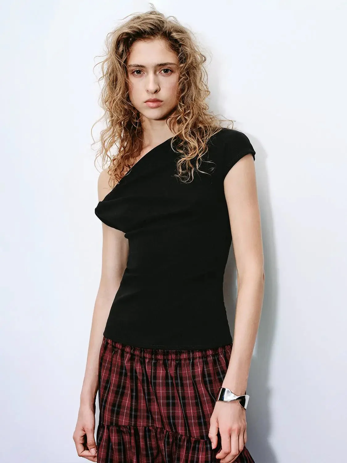 495-one-shoulder-ruched-cotton-blend-t-shirt-11.webp One Shoulder Ruched Cotton Blend T Shirt