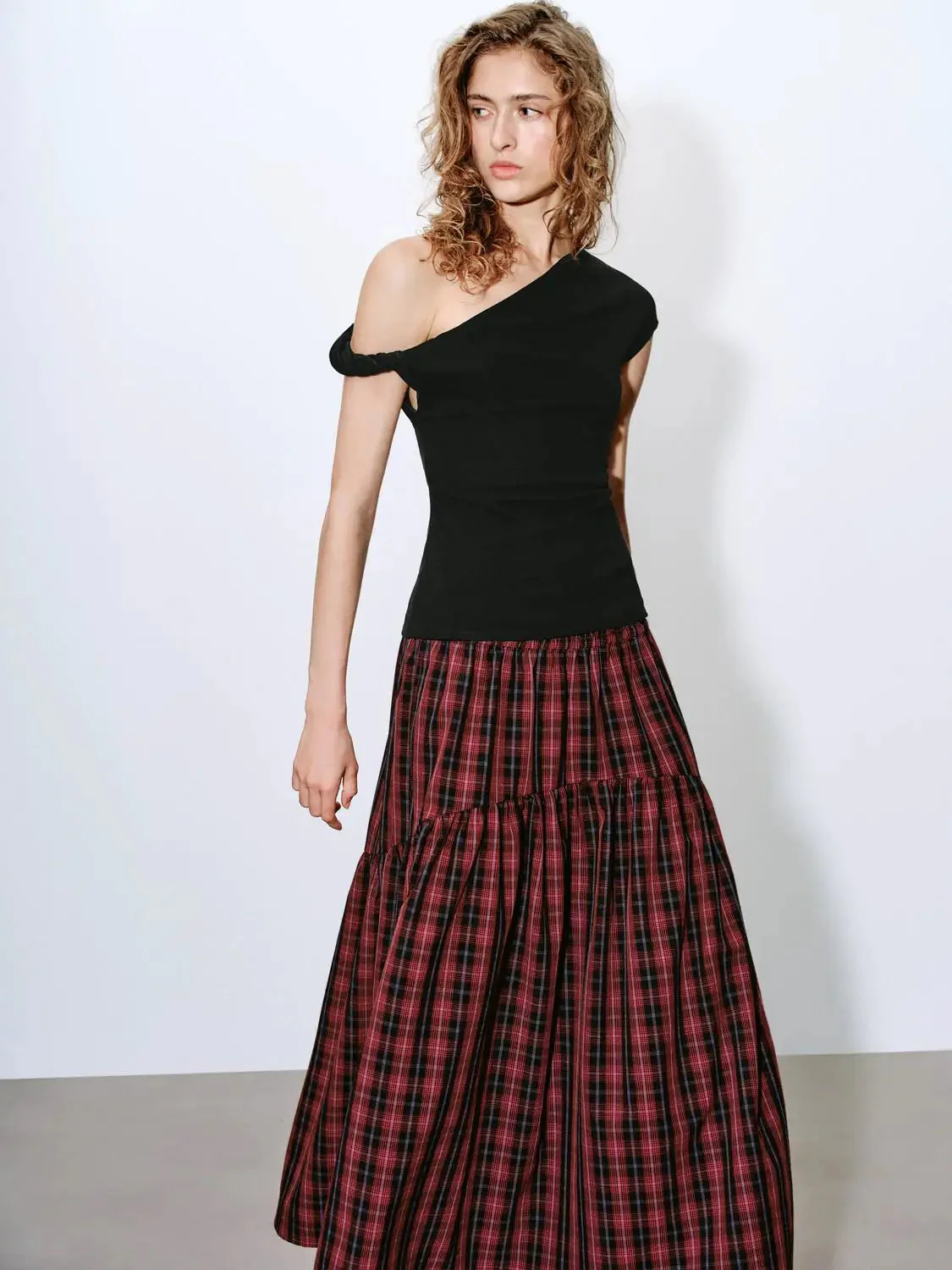 495-one-shoulder-ruched-cotton-blend-t-shirt-12.webp One Shoulder Ruched Cotton Blend T Shirt