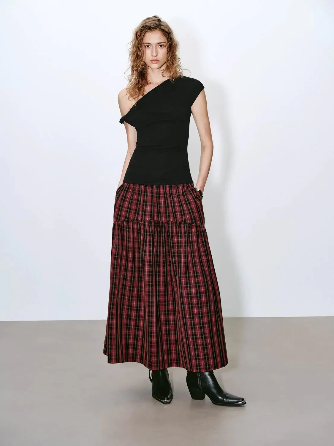 495-one-shoulder-ruched-cotton-blend-t-shirt-14.webp One Shoulder Ruched Cotton Blend T Shirt