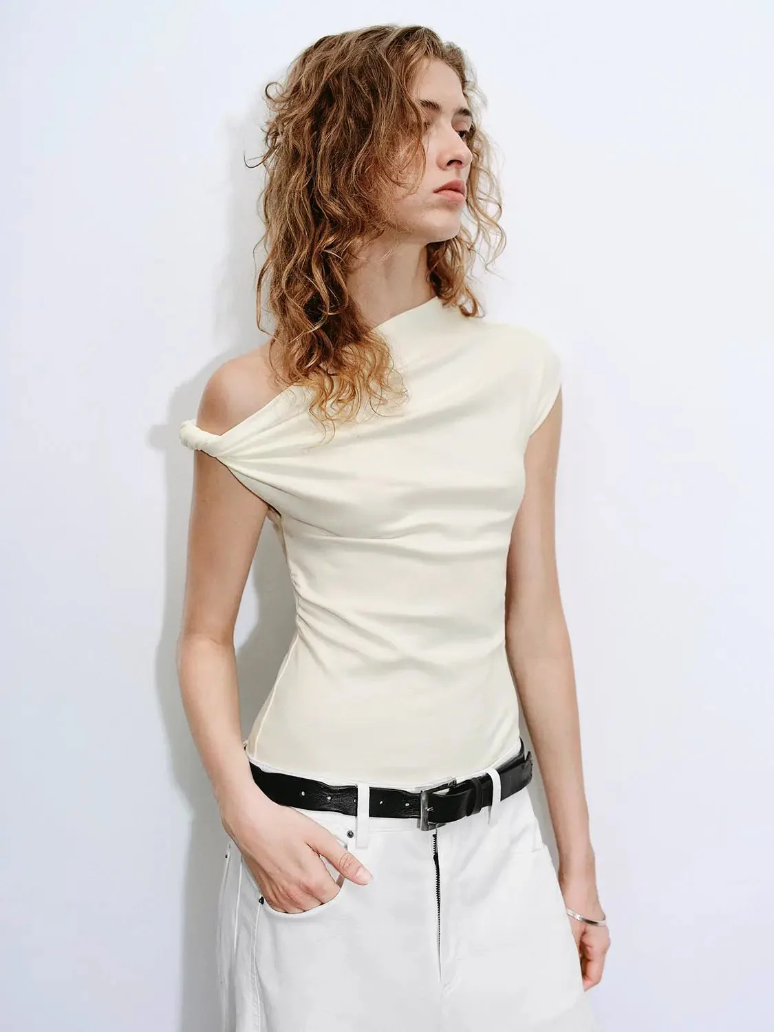 495-one-shoulder-ruched-cotton-blend-t-shirt-2.webp One Shoulder Ruched Cotton Blend T Shirt