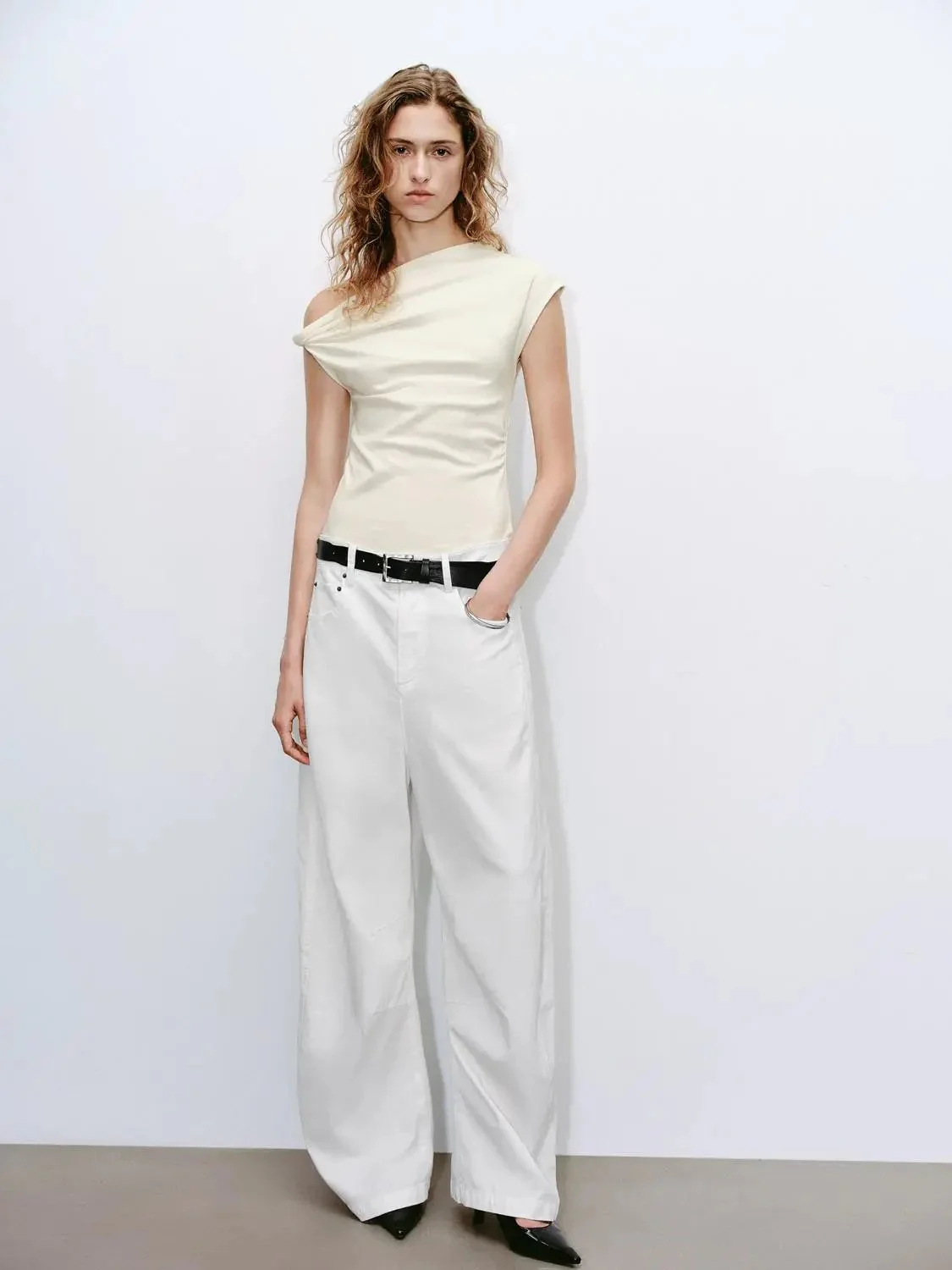 495-one-shoulder-ruched-cotton-blend-t-shirt-20.webp One Shoulder Ruched Cotton Blend T Shirt