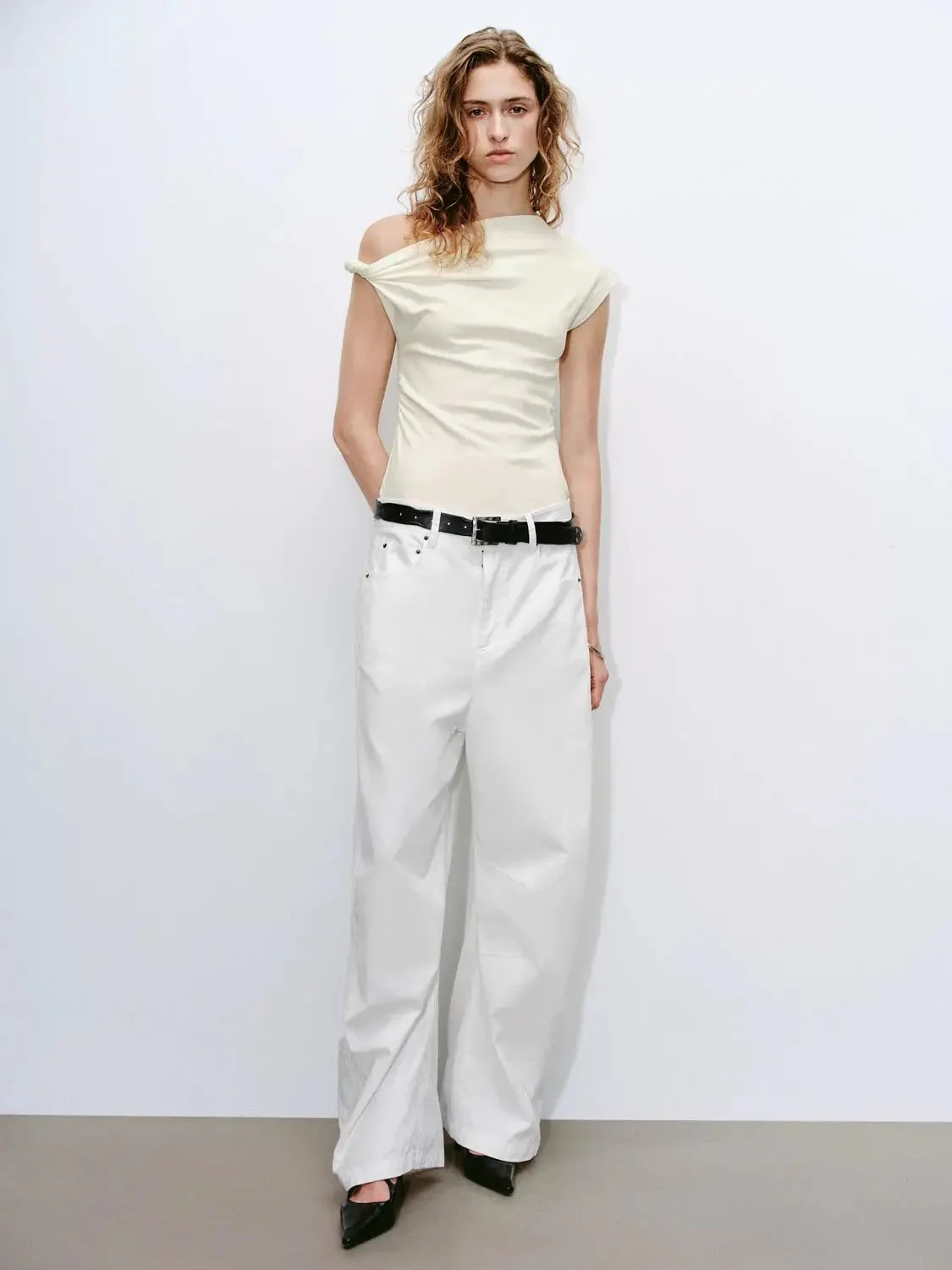 495-one-shoulder-ruched-cotton-blend-t-shirt-21.webp One Shoulder Ruched Cotton Blend T Shirt