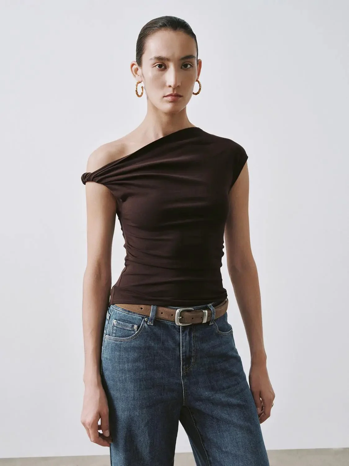 495-one-shoulder-ruched-cotton-blend-t-shirt-25.webp One Shoulder Ruched Cotton Blend T Shirt