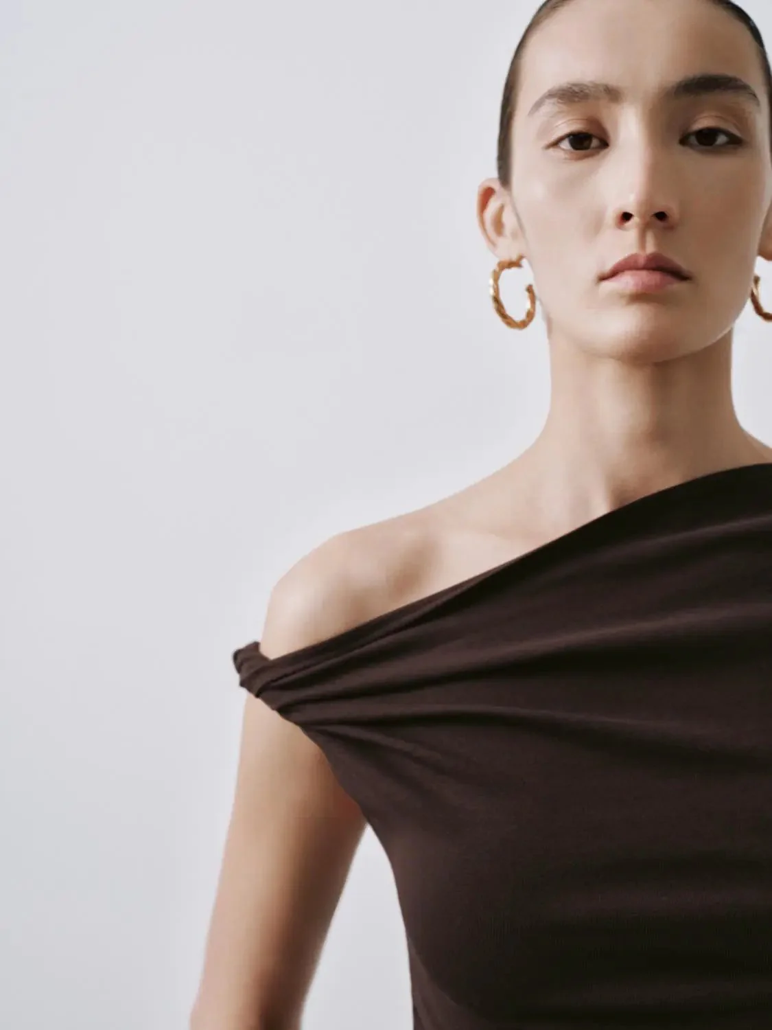 495-one-shoulder-ruched-cotton-blend-t-shirt-5.webp One Shoulder Ruched Cotton Blend T Shirt