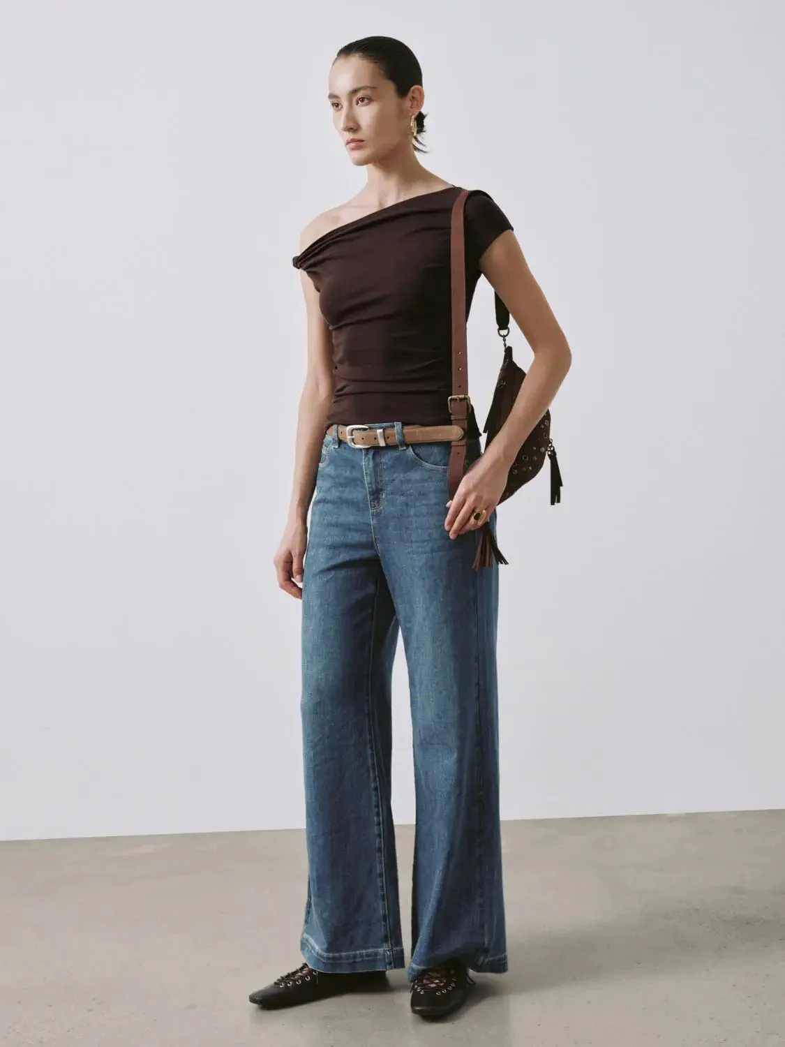 495-one-shoulder-ruched-cotton-blend-t-shirt-7.webp One Shoulder Ruched Cotton Blend T Shirt
