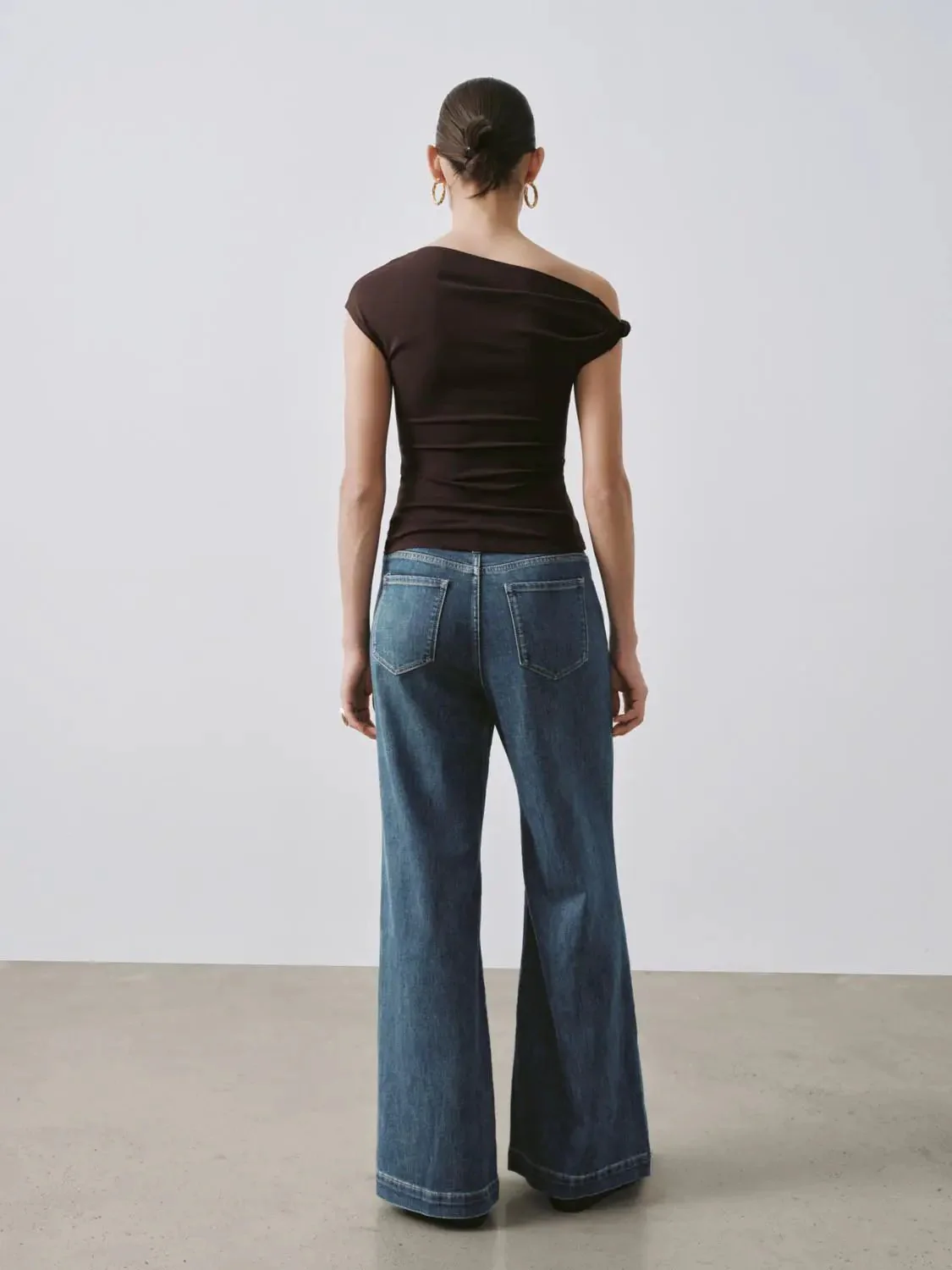 495-one-shoulder-ruched-cotton-blend-t-shirt-8.webp One Shoulder Ruched Cotton Blend T Shirt