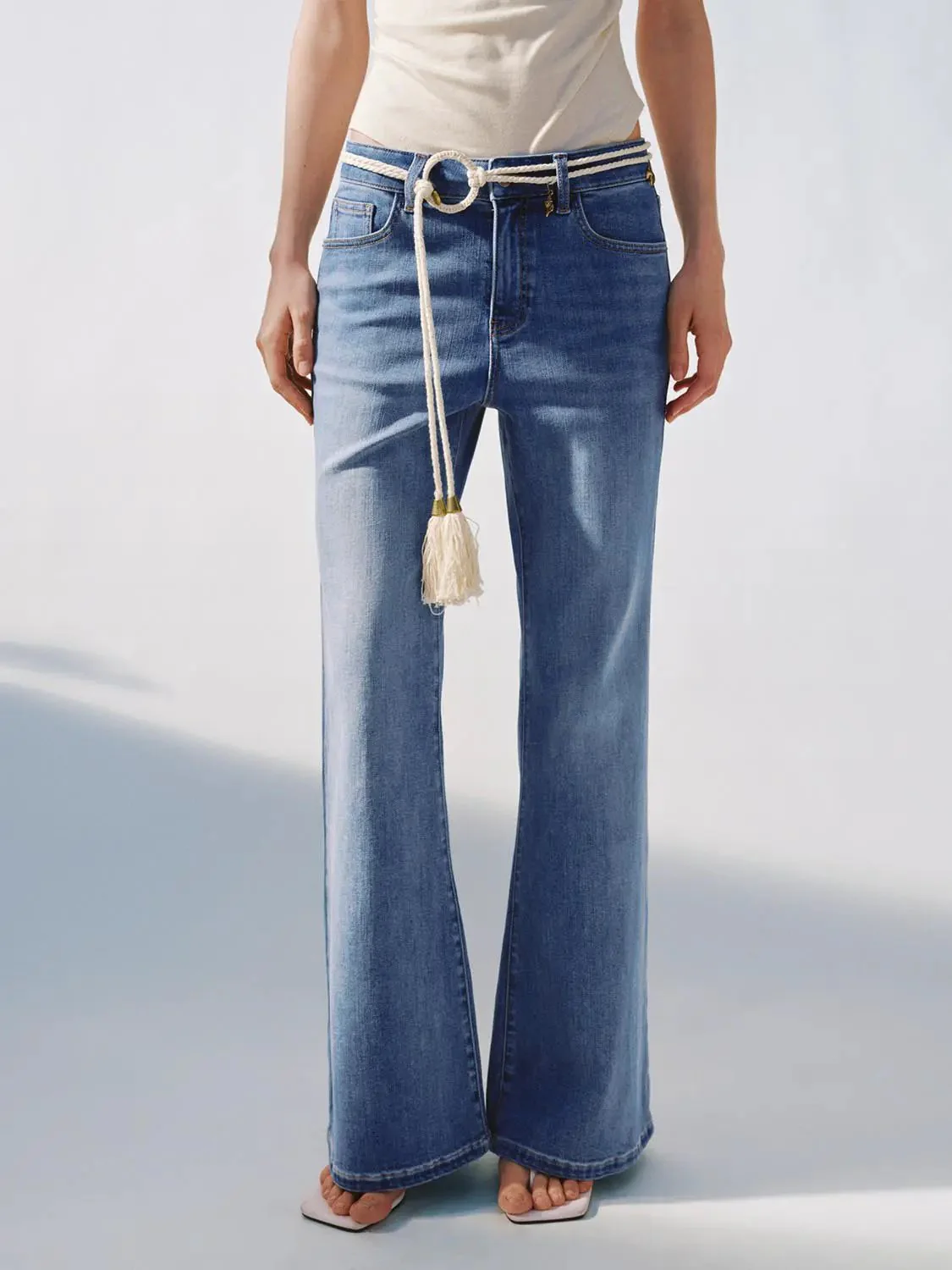 4997-string-belt-flare-leg-jeans-with-slight-stretch-denim-1.webp String Belt Flare Leg Jeans with Slight Stretch Denim