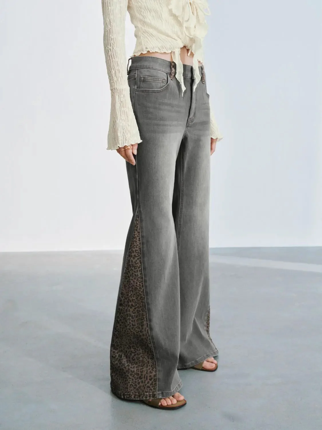 5057-leopard-print-detail-seamed-flare-leg-jeans-with-slight-stretch-3.webp Leopard Print Detail Seamed Flare Leg Jeans With Slight Stretch