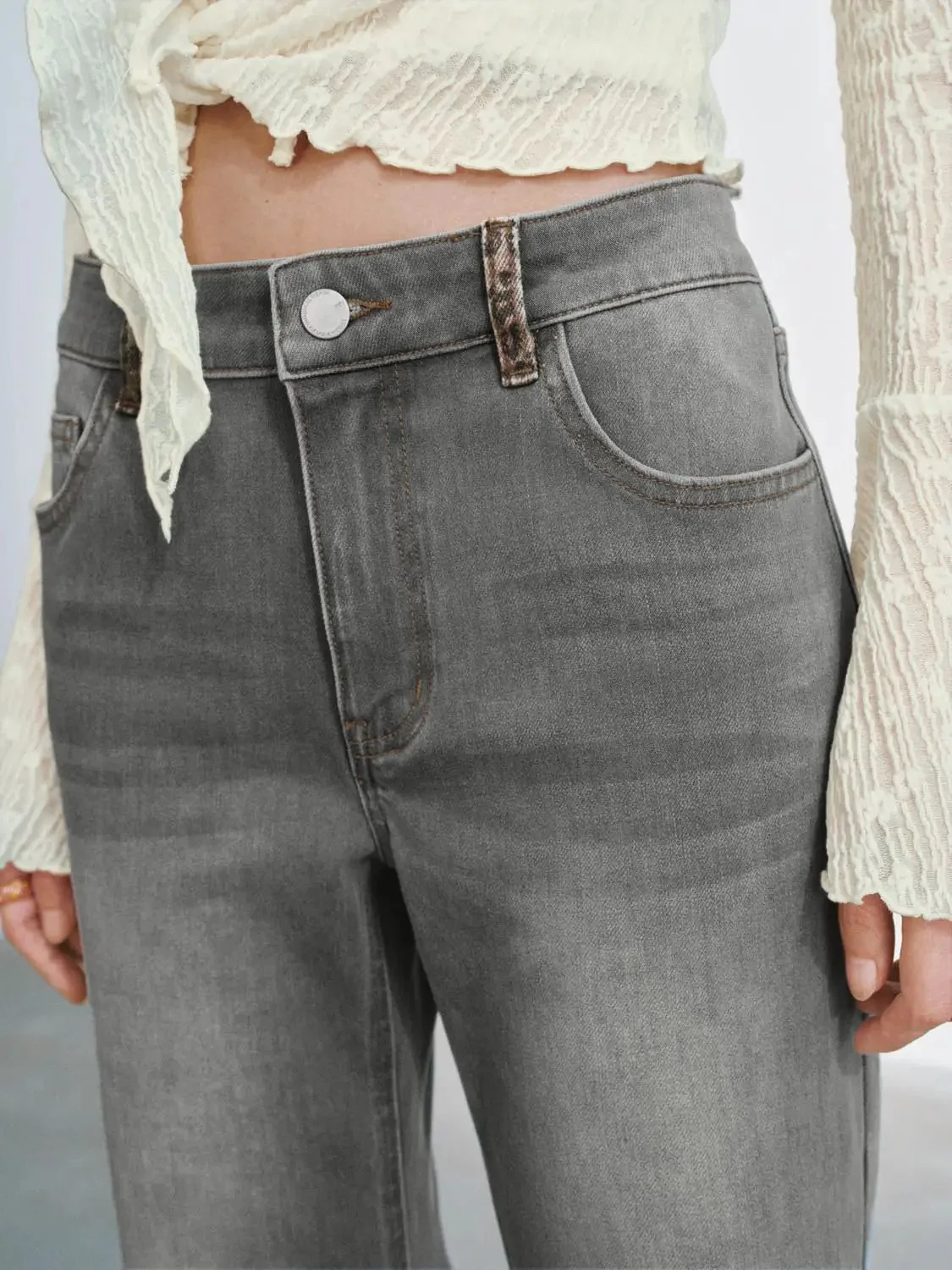 5057-leopard-print-detail-seamed-flare-leg-jeans-with-slight-stretch-5.webp Leopard Print Detail Seamed Flare Leg Jeans With Slight Stretch