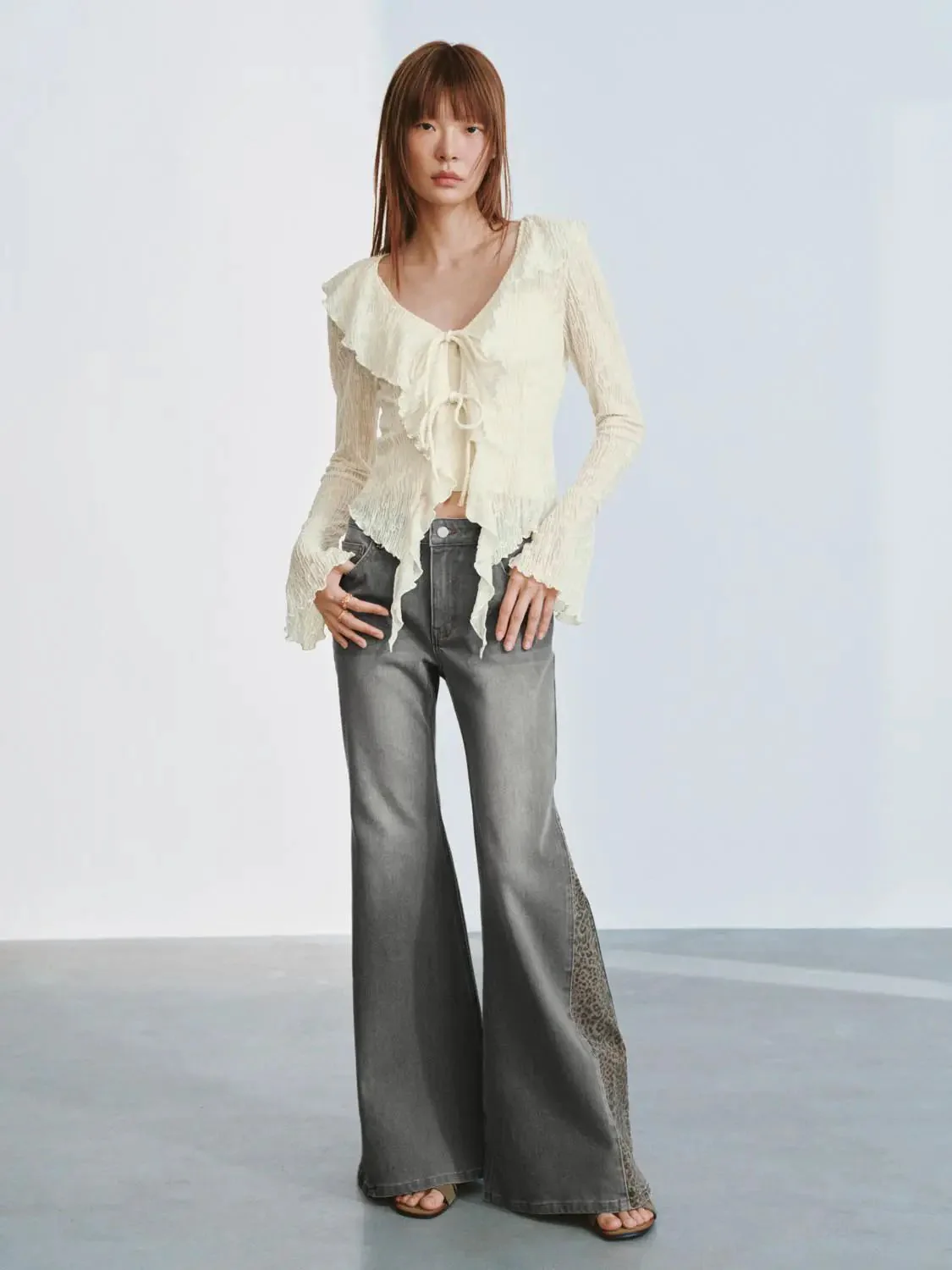 5057-leopard-print-detail-seamed-flare-leg-jeans-with-slight-stretch-7.webp Leopard Print Detail Seamed Flare Leg Jeans With Slight Stretch