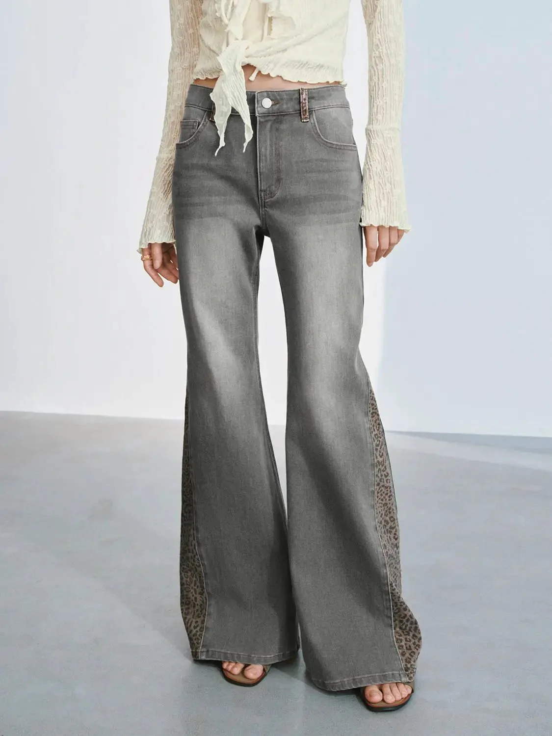 5057-leopard-print-detail-seamed-flare-leg-jeans-with-slight-stretch-9.webp Leopard Print Detail Seamed Flare Leg Jeans With Slight Stretch