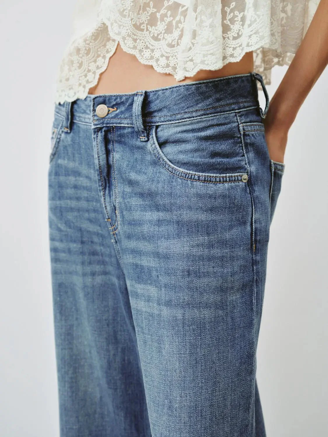 5069-washed-denim-wide-leg-with-classic-silhouette-jeans-5.webp Washed Denim Wide Leg With Classic Silhouette Jeans
