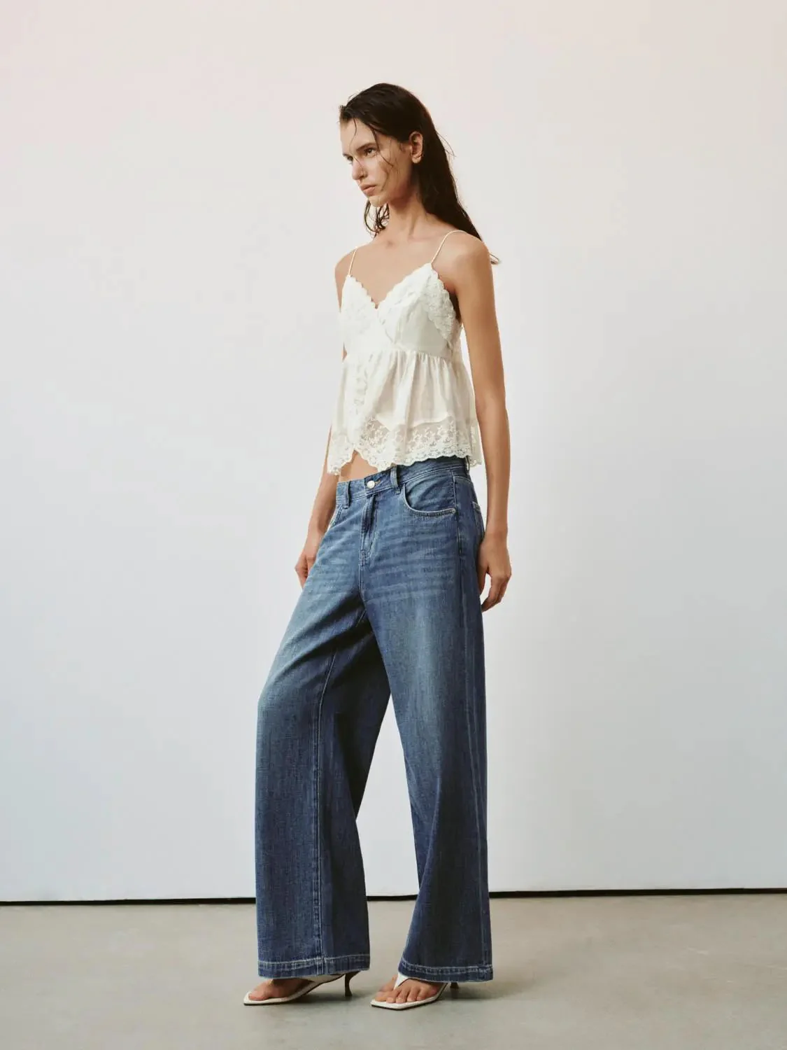 5069-washed-denim-wide-leg-with-classic-silhouette-jeans-6.webp Washed Denim Wide Leg With Classic Silhouette Jeans