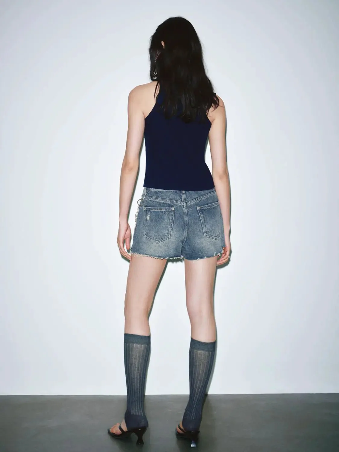 5101-distressed-raw-detail-stonewashed-denim-shorts-4.webp Distressed Raw Detail Stonewashed Denim Shorts