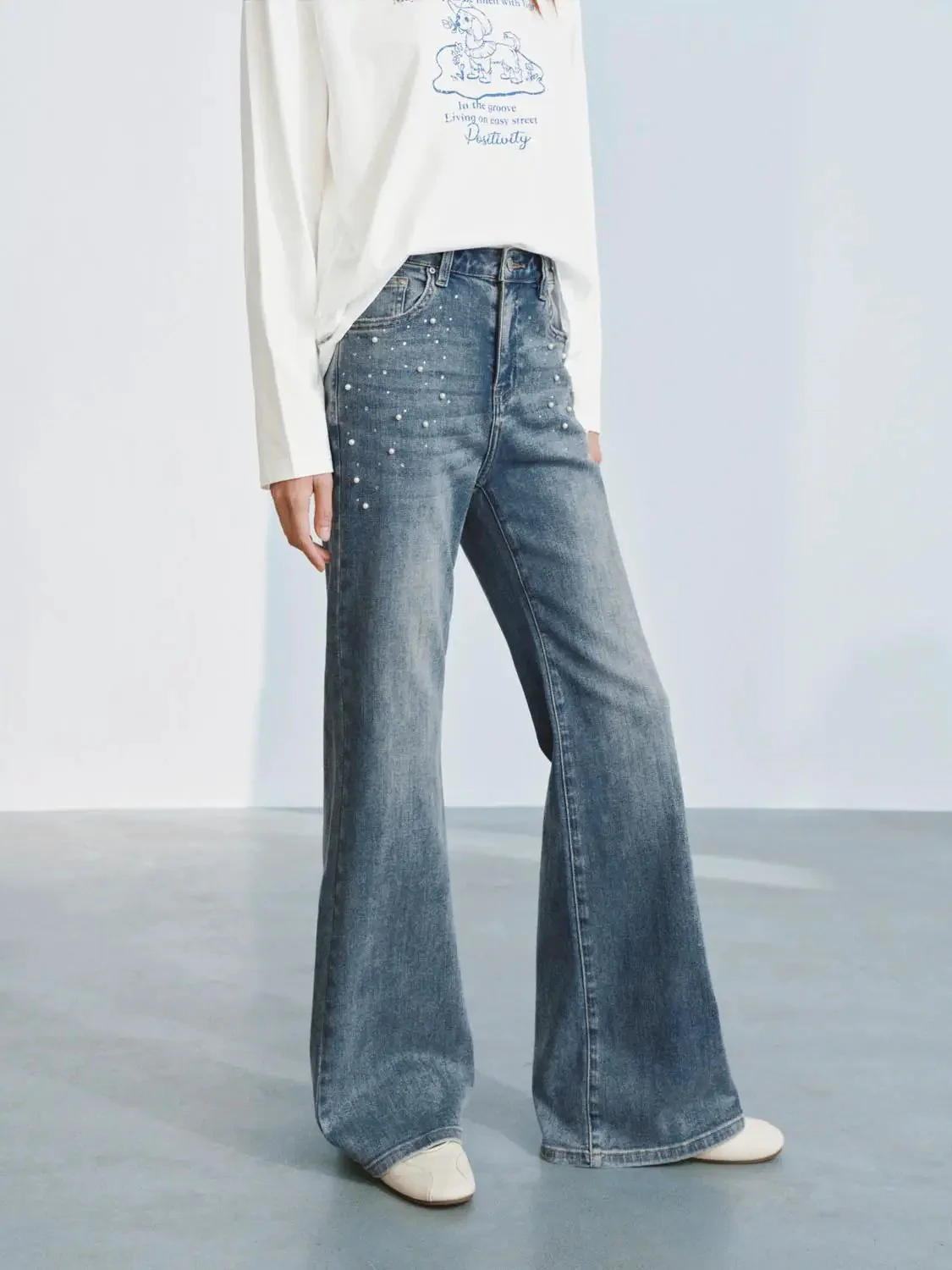 5148-denim-rhinestone-pearl-embellished-jeans-3.webp Denim Rhinestone Pearl Embellished Jeans