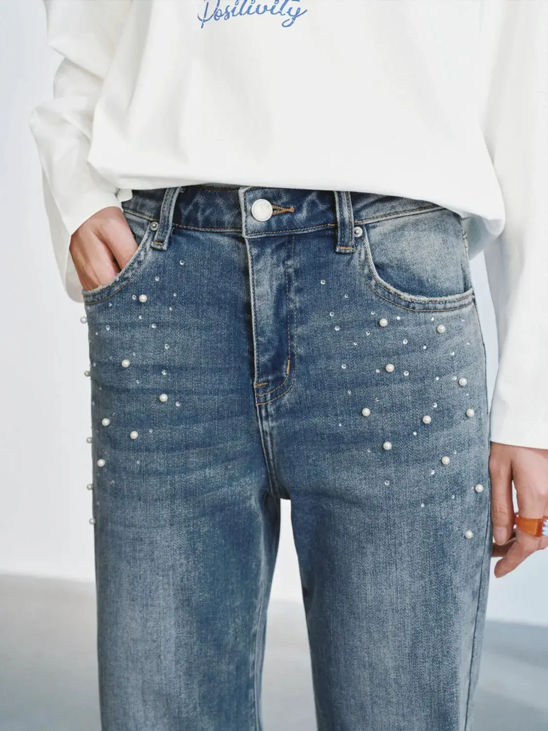 5148-denim-rhinestone-pearl-embellished-jeans-5.webp Denim Rhinestone Pearl Embellished Jeans